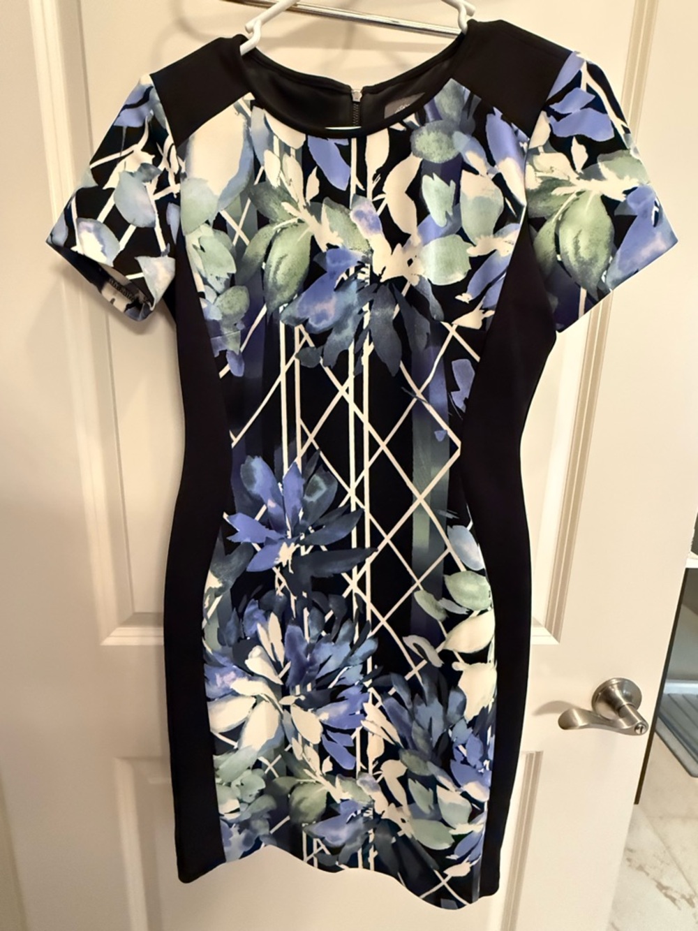 Vince Camuto Black Floral-Panel Short Sleeve Sheath Dress